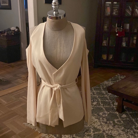 Vintage Lavish Alice from Neiman Marcus gorgeous cream blazer w/ cold shoulders - Picture 2 of 9